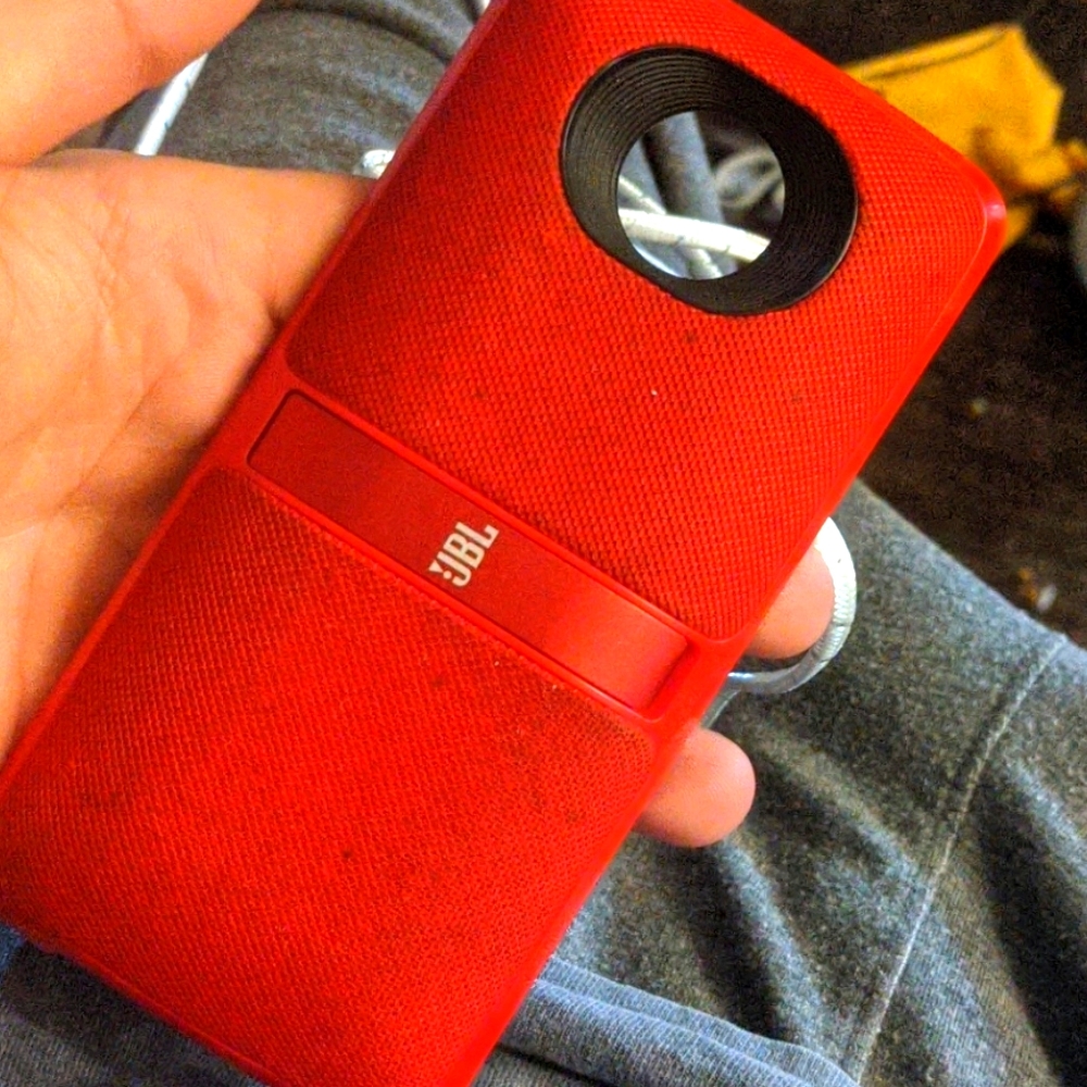 JBL soundboost 2 // Moto Z2 Force